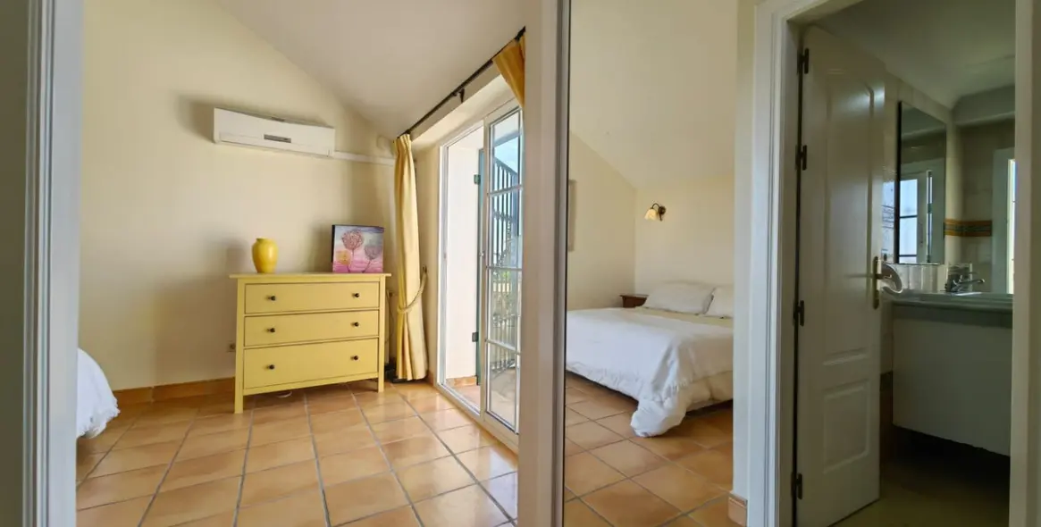 Sale of detached villa in Estepona 40