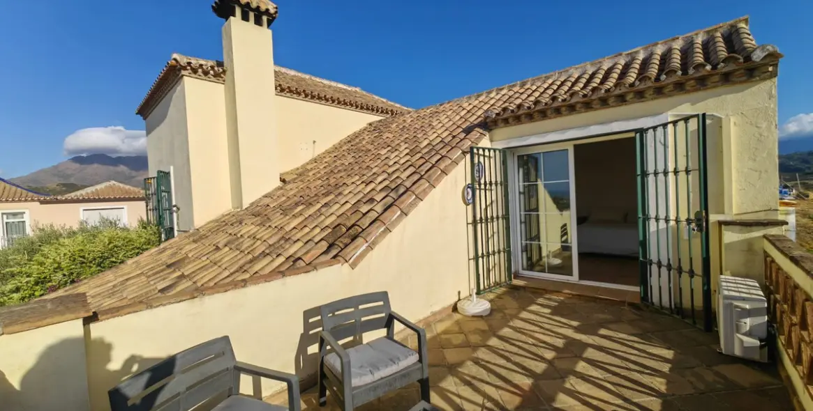 Sale of detached villa in Estepona 44