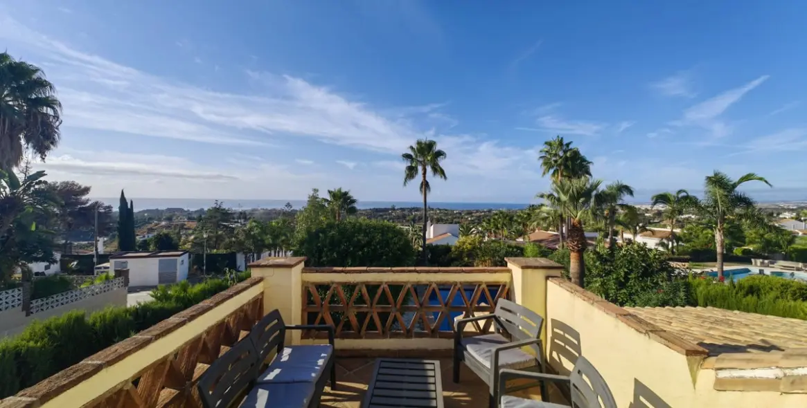 Sale of detached villa in Estepona 46