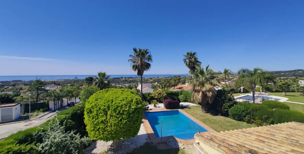Sale of detached villa in Estepona 47