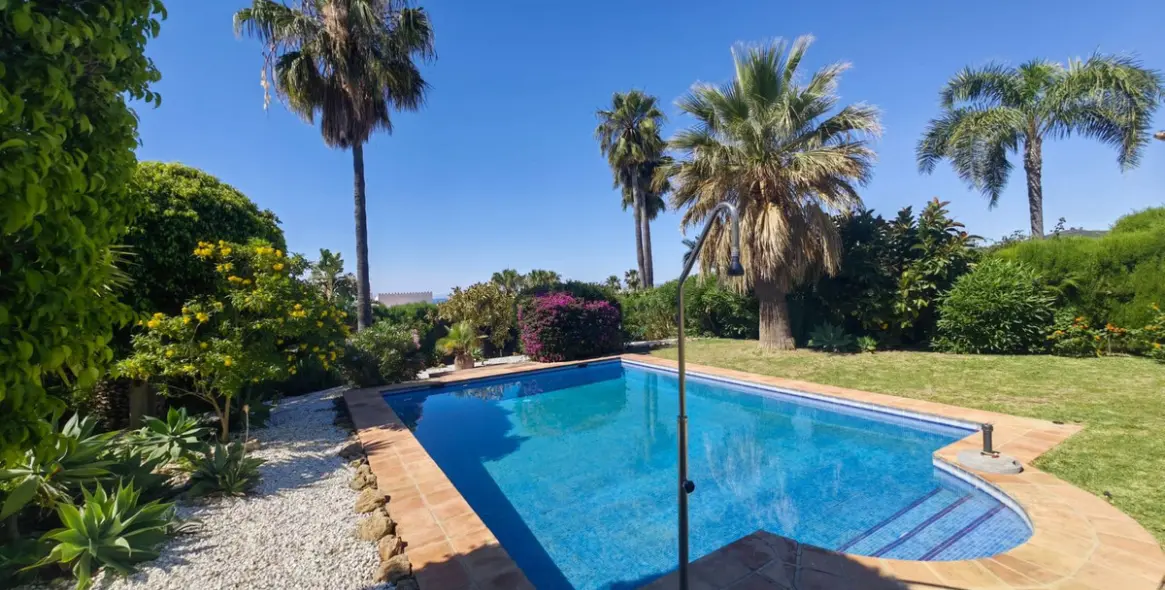 Sale of detached villa in Estepona 56
