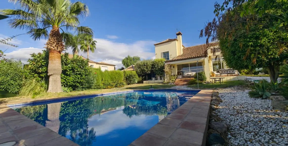 Sale of detached villa in Estepona 58