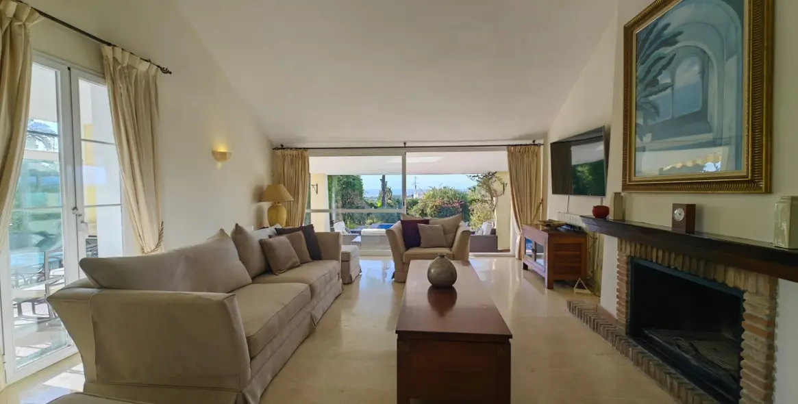 Продажа  отдельно стоящей виллы в Estepona 5