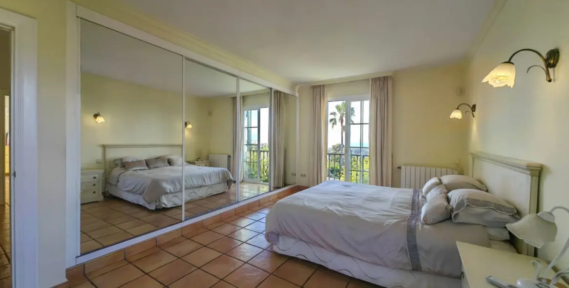 Продажа  отдельно стоящей виллы в Estepona 52