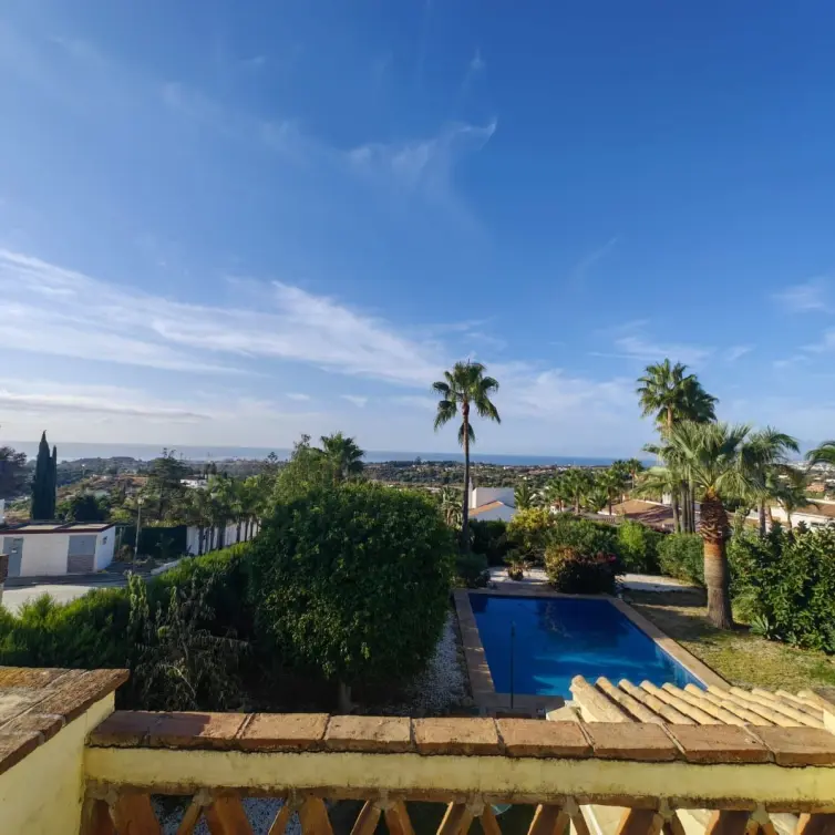 Продажа  отдельно стоящей виллы в Estepona