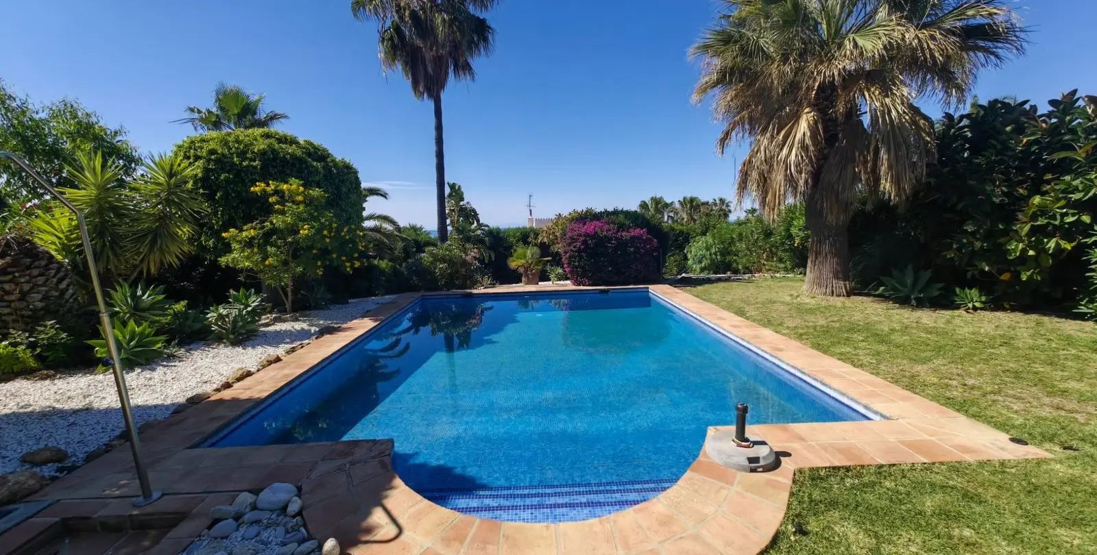 Продажа  отдельно стоящей виллы в Estepona 3