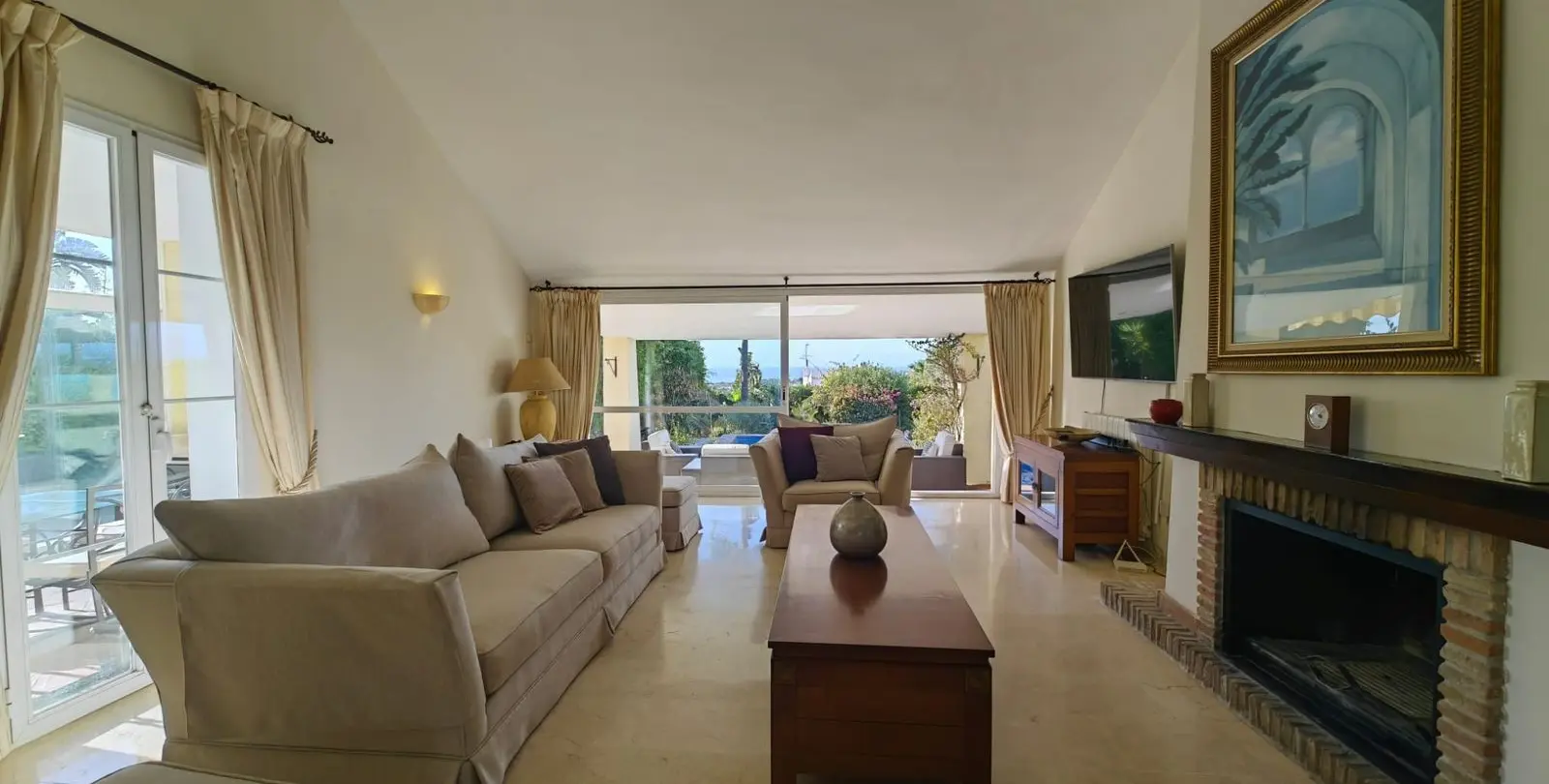 Продажа  отдельно стоящей виллы в Estepona 5