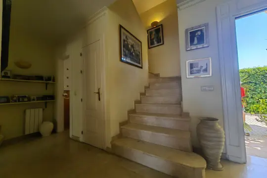 Image 6 thumb