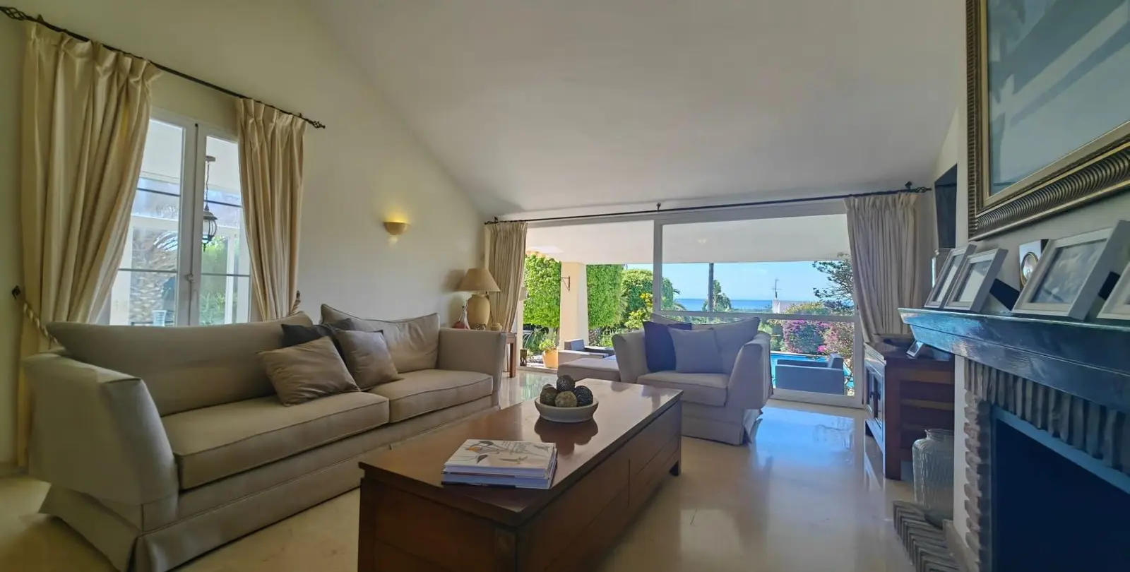 Продажа  отдельно стоящей виллы в Estepona 11