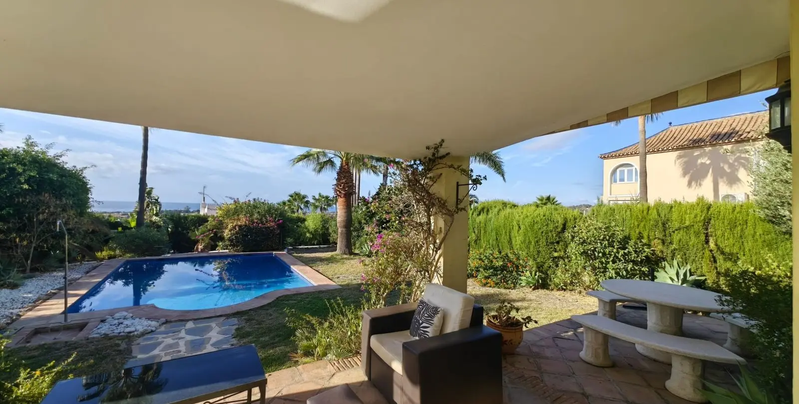 Продажа  отдельно стоящей виллы в Estepona 13