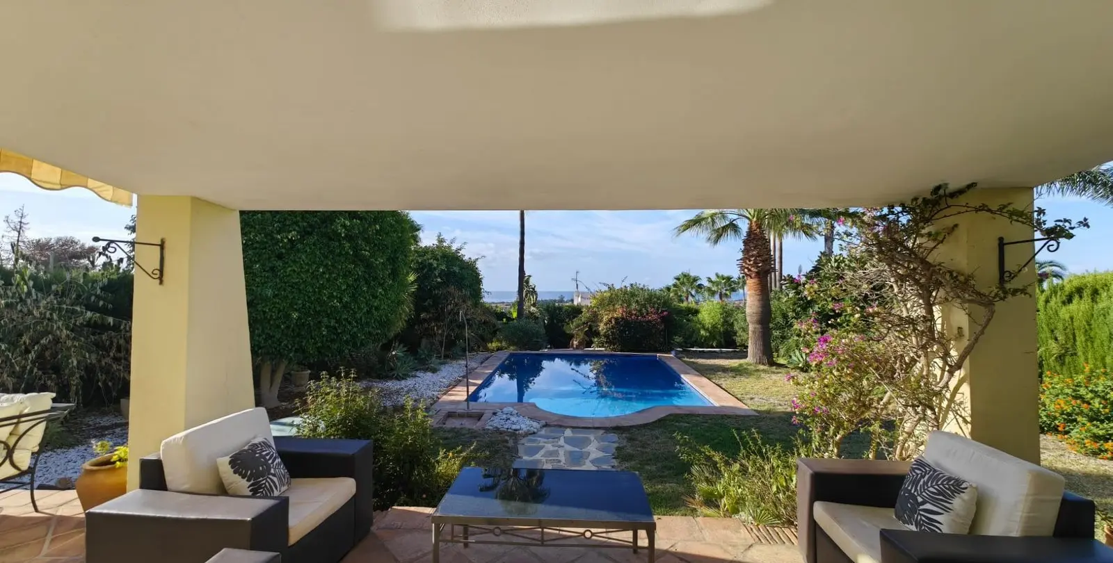 Продажа  отдельно стоящей виллы в Estepona 14