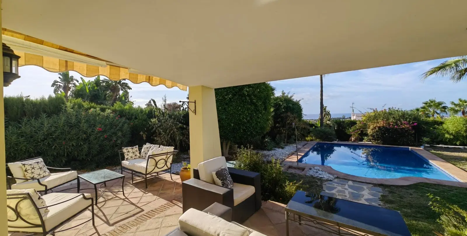 Продажа  отдельно стоящей виллы в Estepona 15