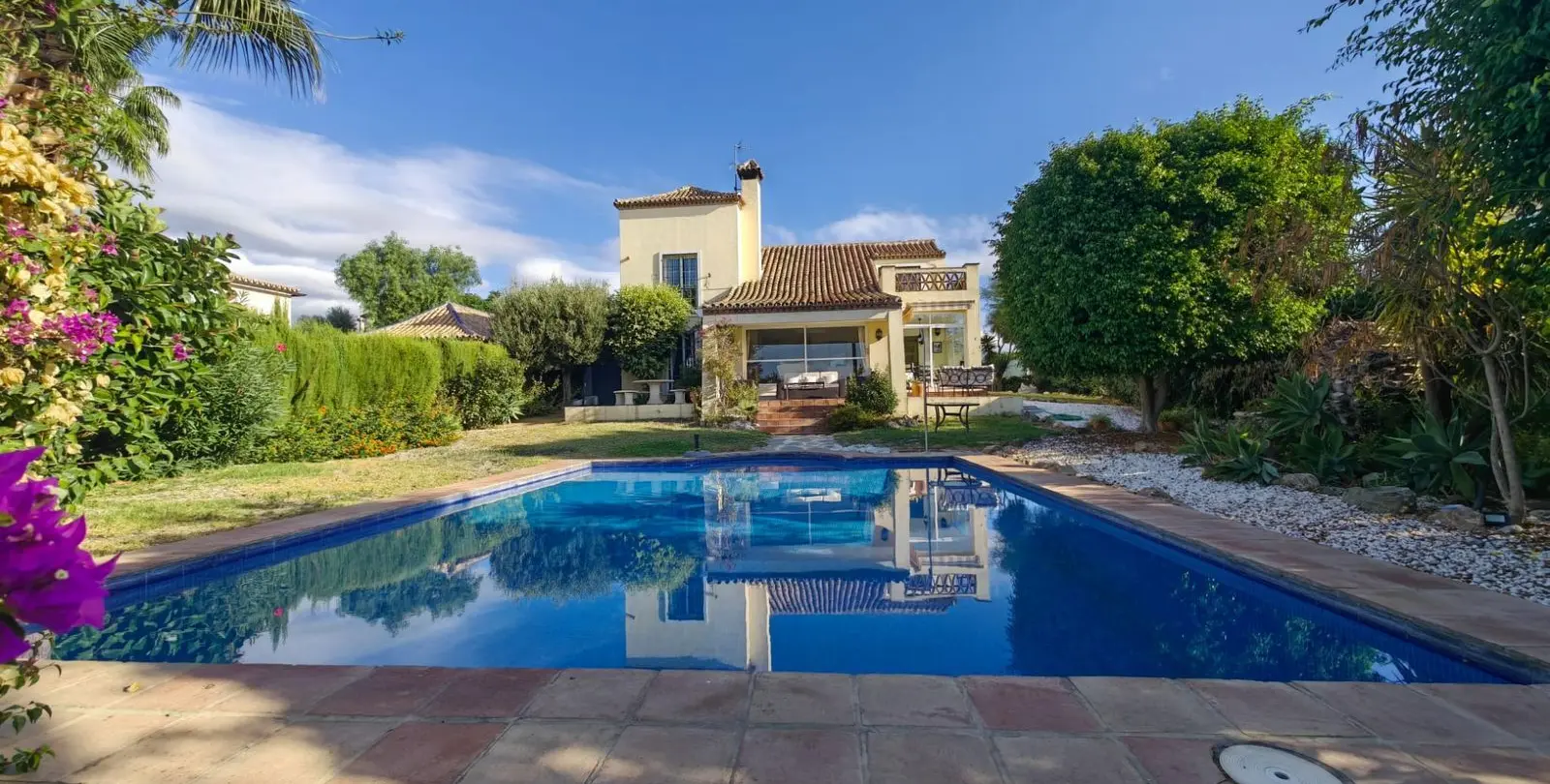 Продажа  отдельно стоящей виллы в Estepona 57