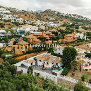 Sale of detached villa in Benalmadena
