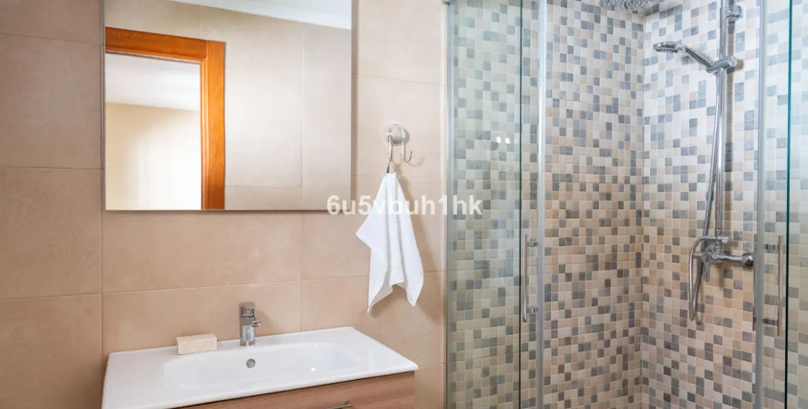 Sale of detached villa in Benalmadena 28