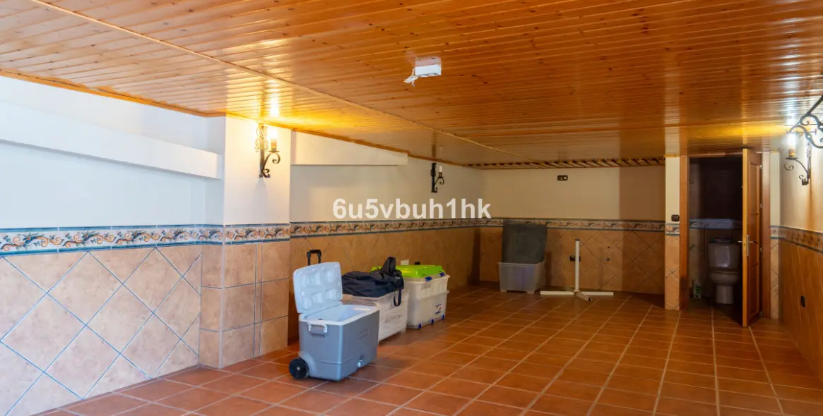 Sale of detached villa in Benalmadena 32