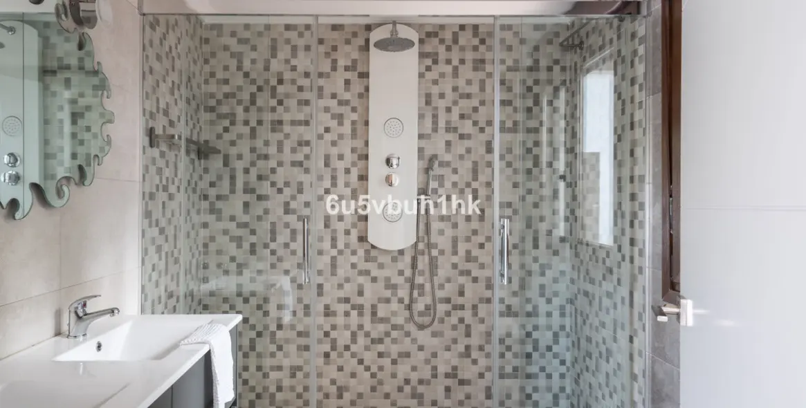 Sale of detached villa in Benalmadena 35
