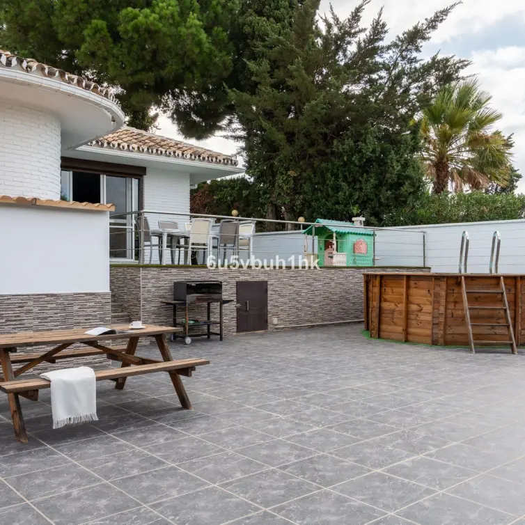 Sale of detached villa in Benalmadena