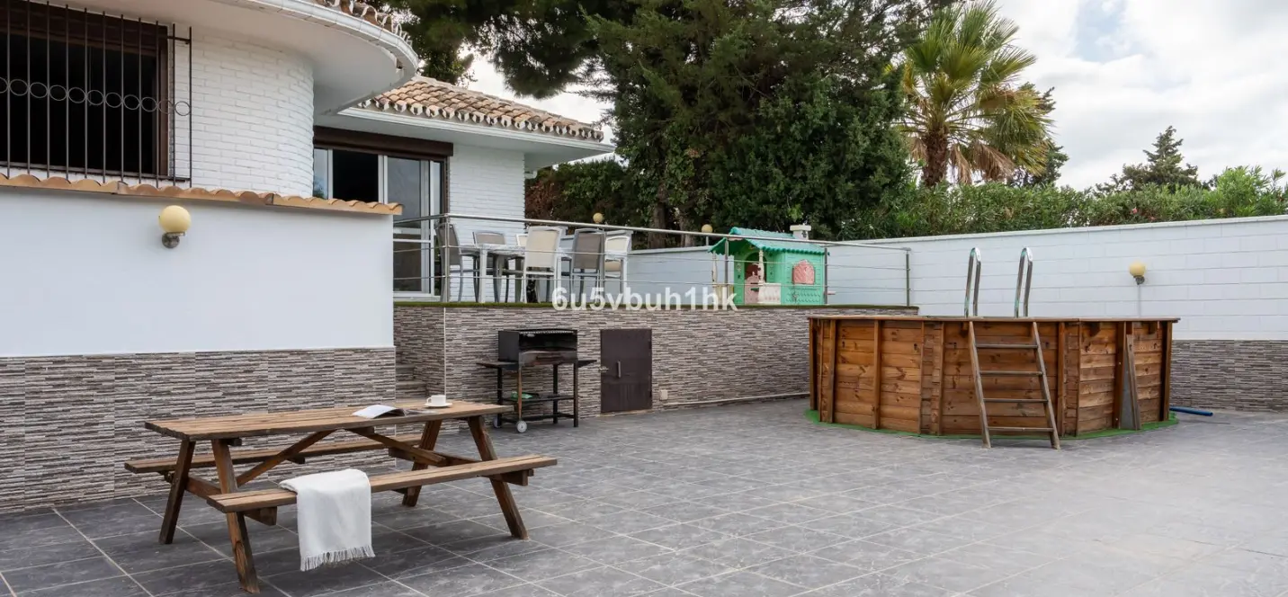 Sale of detached villa in Benalmadena 1