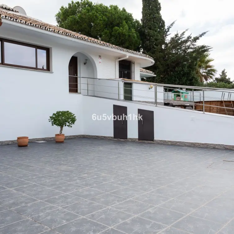 Sale of detached villa in Benalmadena