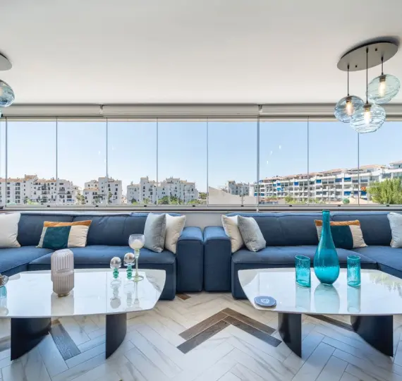 Sale of middle floor apartment in Puerto Banús