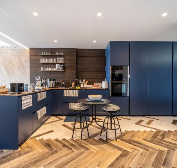 Sale of middle floor apartment in Puerto Banús