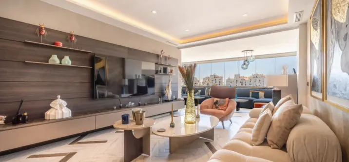 Sale of middle floor apartment in Puerto Banús 2