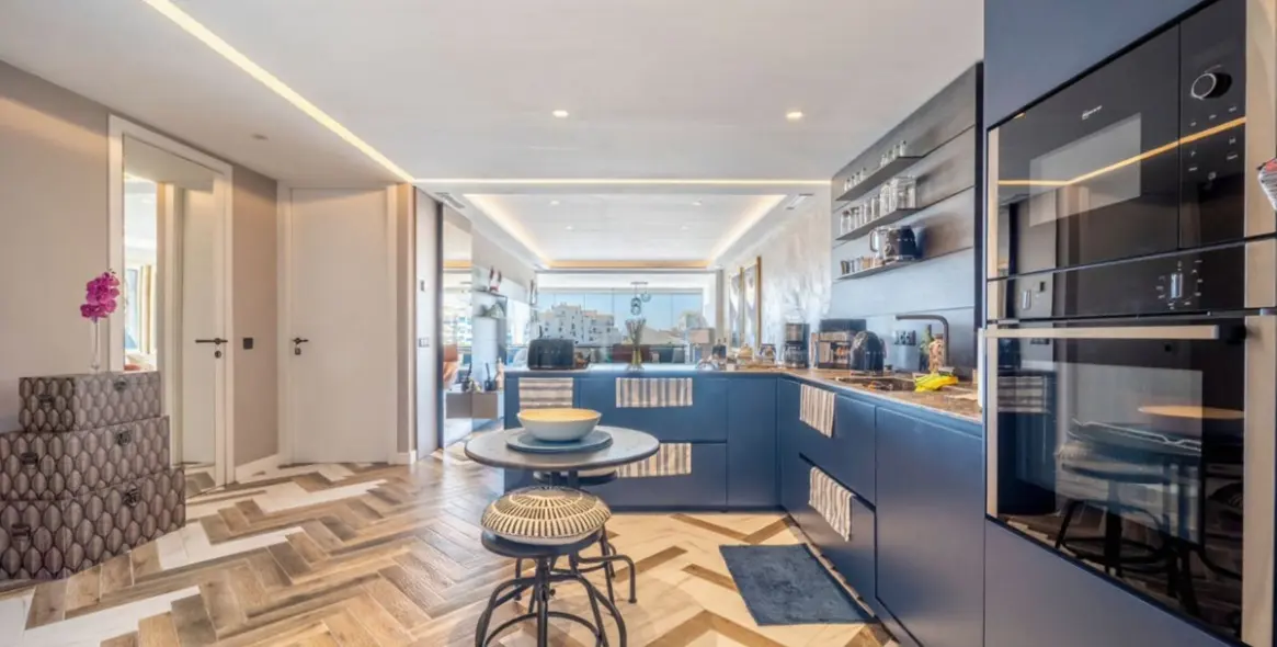 Sale of middle floor apartment in Puerto Banús 4