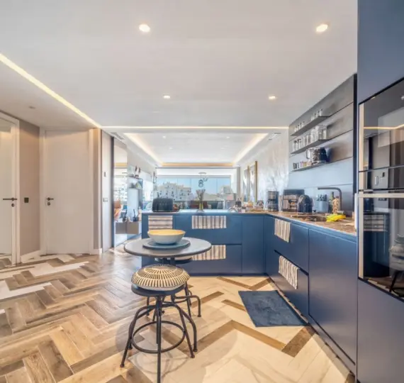 Sale of middle floor apartment in Puerto Banús