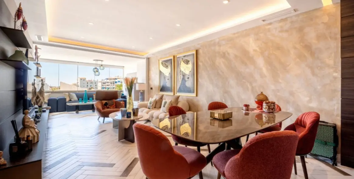 Sale of middle floor apartment in Puerto Banús 5