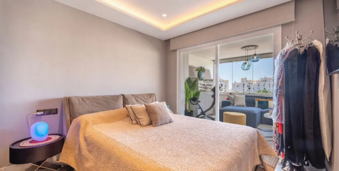 Sale of middle floor apartment in Puerto Banús 7