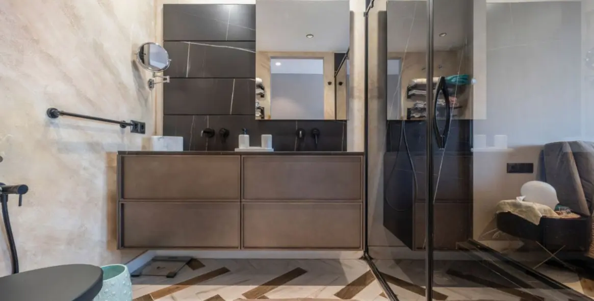 Sale of middle floor apartment in Puerto Banús 9