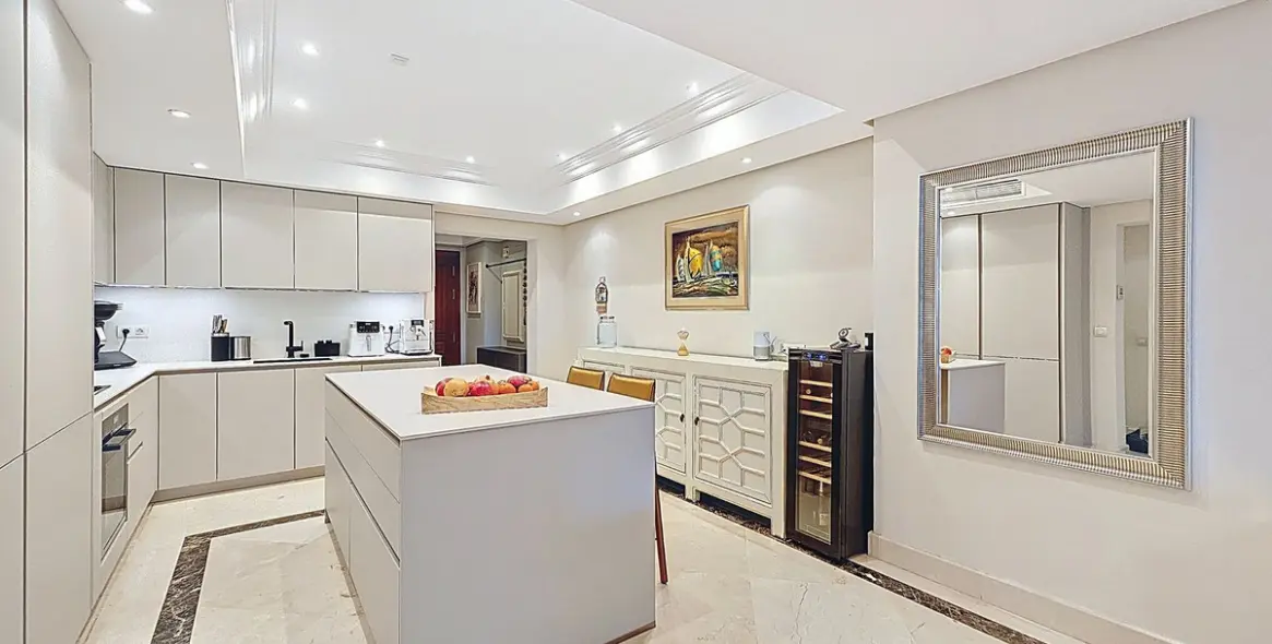 Sale of ground floor apartment in Estepona (district Estepona) 6