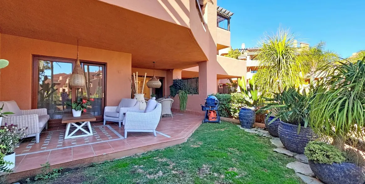 Sale of ground floor apartment in Estepona (district Estepona) 10