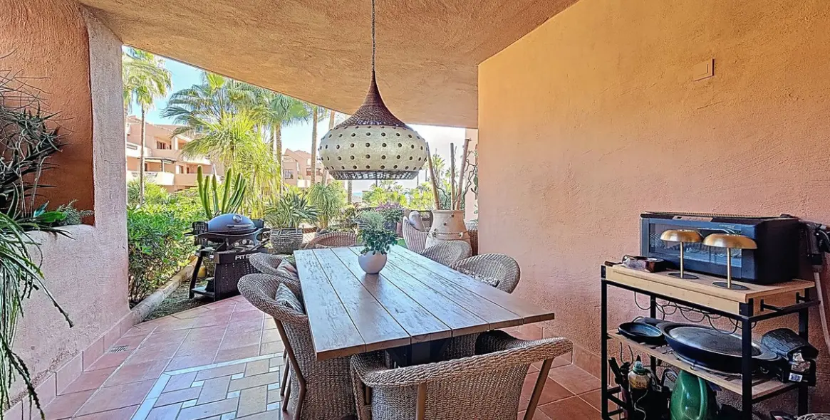 Sale of ground floor apartment in Estepona 11