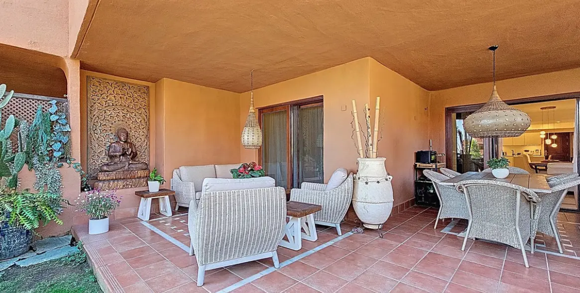 Sale of ground floor apartment in Estepona 12