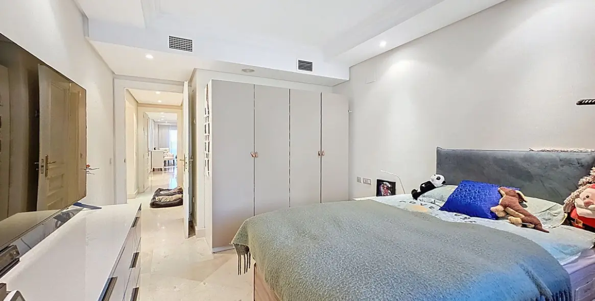 Sale of ground floor apartment in Estepona 18