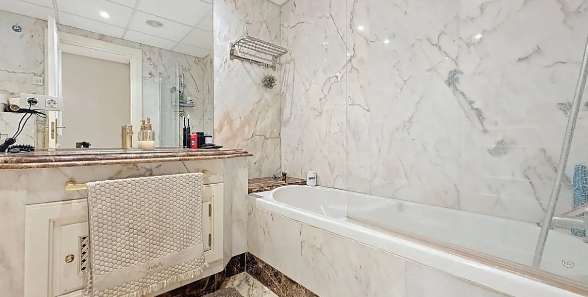 Sale of ground floor apartment in Estepona 19