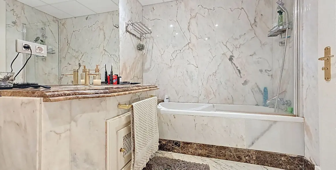 Sale of ground floor apartment in Estepona 20