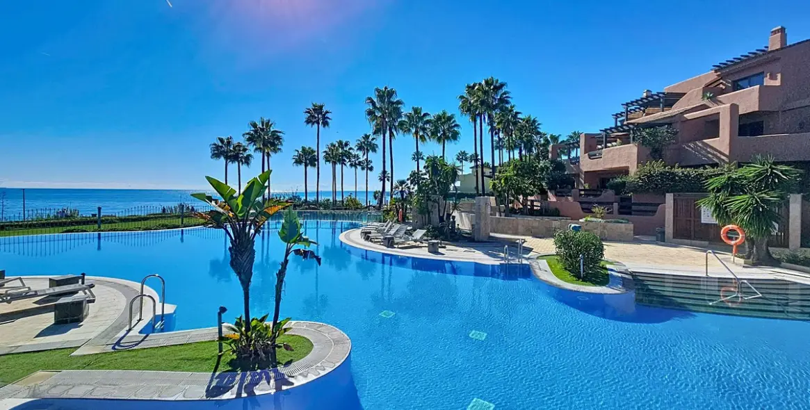 Продажа апартаментов на первом этаже в Estepona 1