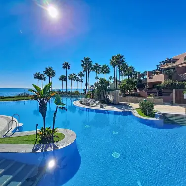 Продажа апартаментов на первом этаже в Estepona