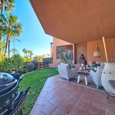 Продажа апартаментов на первом этаже в Estepona