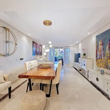 Продажа апартаментов на первом этаже в Estepona