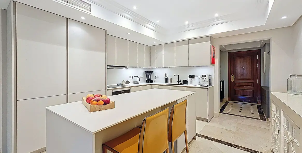 Продажа апартаментов на первом этаже в Estepona 8