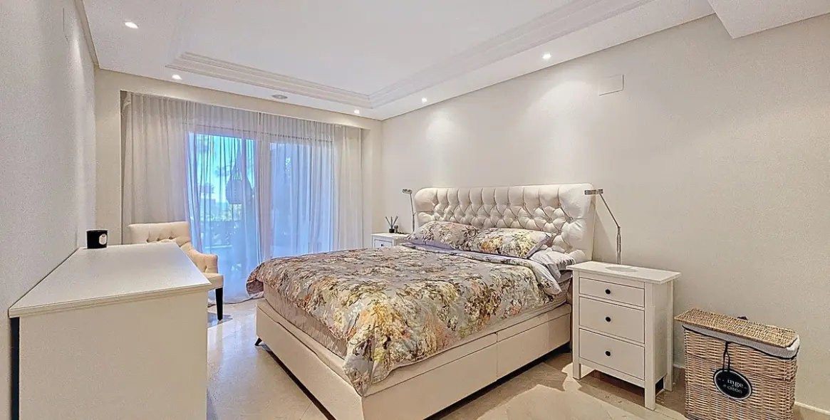 Продажа апартаментов на первом этаже в Estepona 13