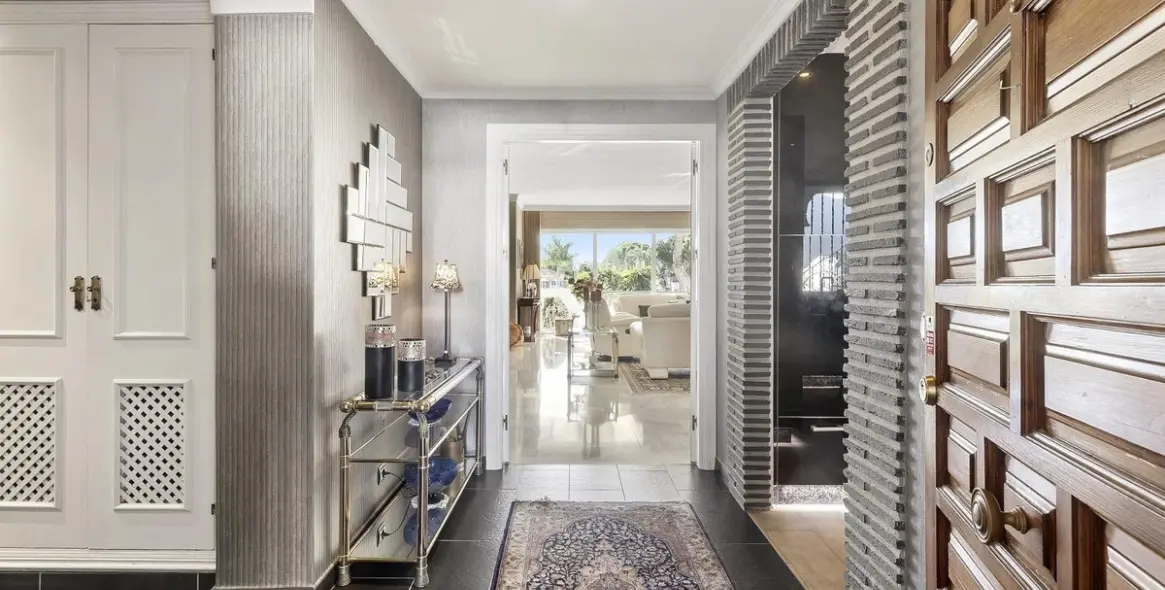 Sale of middle floor apartment in El Presidente 6