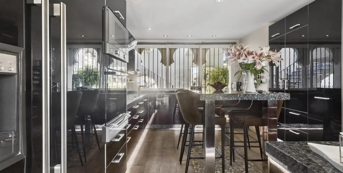 Sale of middle floor apartment in El Presidente 10