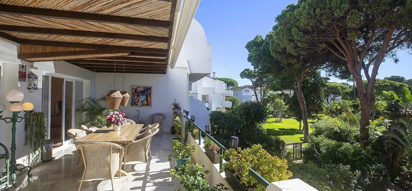 Sale of middle floor apartment in New Golden Mile 0