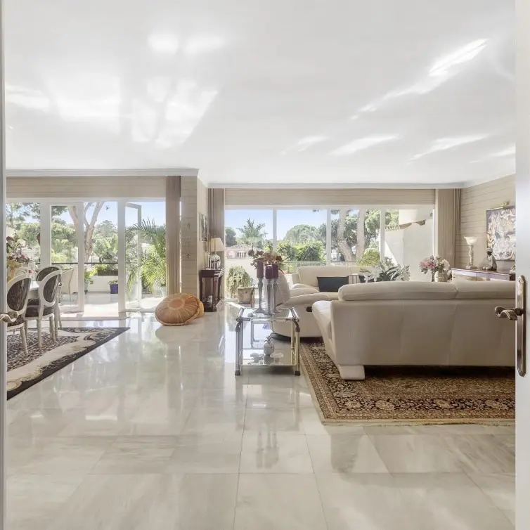 Sale of middle floor apartment in New Golden Mile