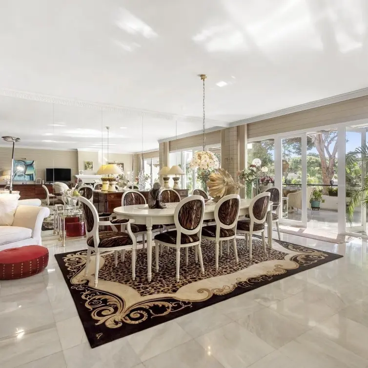 Sale of middle floor apartment in New Golden Mile